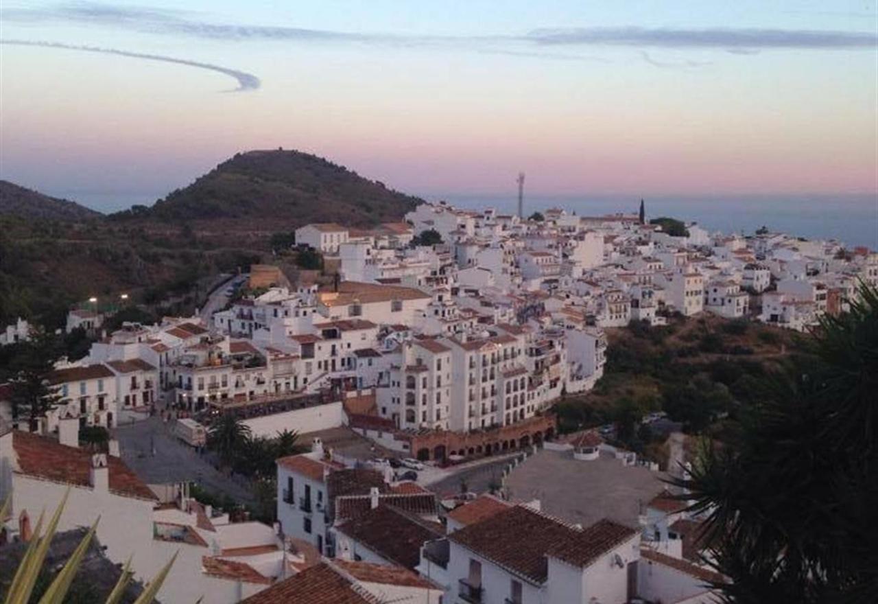 Valparaiso - Burriana Beach Nerja Esterno foto