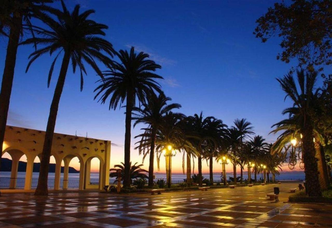 Valparaiso - Burriana Beach Nerja Esterno foto