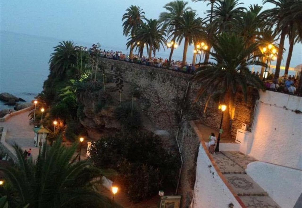 Valparaiso - Burriana Beach Nerja Esterno foto